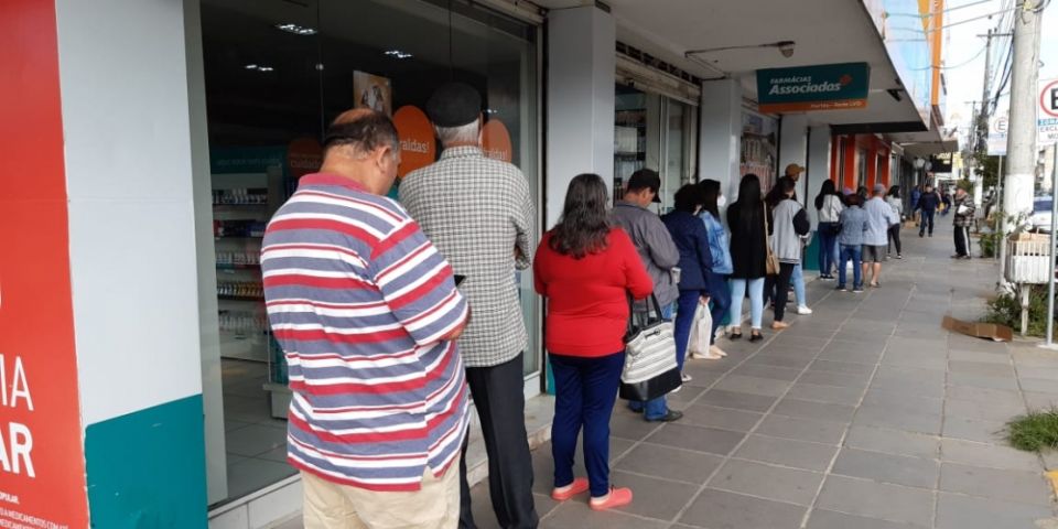 Quinta-feira de grande movimento após a reabertura do comércio em Camaquã