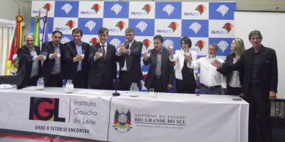 Soluções para a cadeia do leite são discutidas em reunião na FAMURS