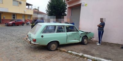 Acidente entre dois carros deixa uma pessoa ferida em Camaquã