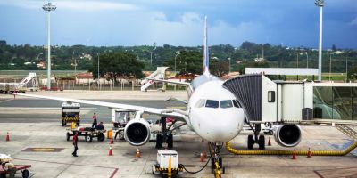 Aviões de passageiros poderão transportar pacientes com covid-19