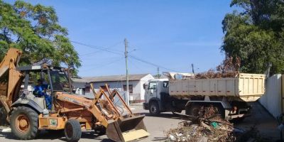 Bairros de Camaquã recebem retirada de entulhos