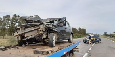 Homem fica ferido em colisão entre automóvel e caçamba na BR-116 em Camaquã