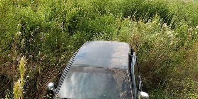 Motorista perde controle do veículo e capota às margens da ERS-350, no trecho Arambaré/Camaquã