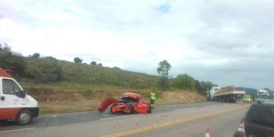 Acidente entre carro e caminhão deixa trânsito em meia-pista na BR-116 em São Lourenço do Sul