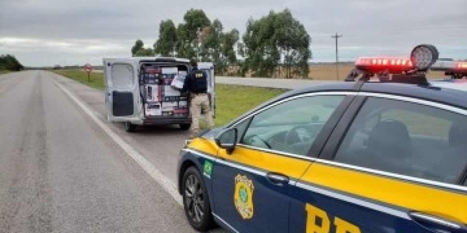 PRF apreende material irregular na BR-116 em Turuçu