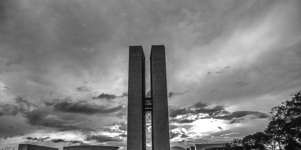 Senado aprova socorro de R$ 125 bilhões a estados e municípios