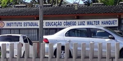 Escolas estaduais de Camaquã distribuem cestas básicas para alunos em vulnerabilidade social 