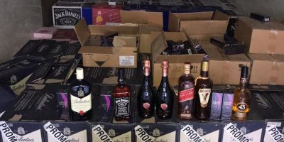 Receita Federal apreende R$ 800 mil em bebidas e perfumes em Guaíba