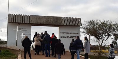 Familiares, amigos e colegas dão o último adeus a Bagé