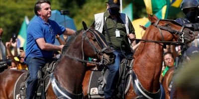 Bolsonaro vai a manifestação de apoiadores em Brasília 