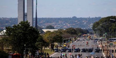 Manifestações pró e contra governo são registradas neste domingo