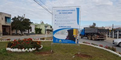 Prefeitura de Camaquã instala banners para alertar população sobre a covid-19