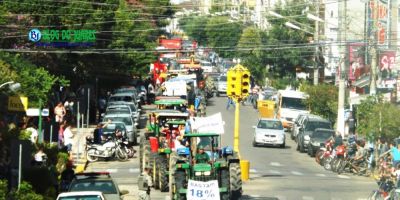 Carreata em Camaquã em apoio aos caminhoneiros, mobiliza diversos segmentos da sociedade