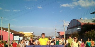 Cristal protesta contra a corrupção e as altas taxas de aumento nos custos de produção