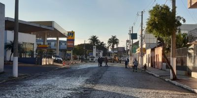 Rua Bento Gonçalves começa a receber obras de preparação para asfaltamento em Camaquã