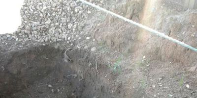 Espaço do Leitor: moradora do bairro São José em Camaquã, reclama a falta de reposição de canos da rede de esgoto