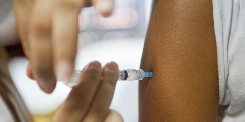 Vacinação contra vírus HPV em meninas começa segunda-feira