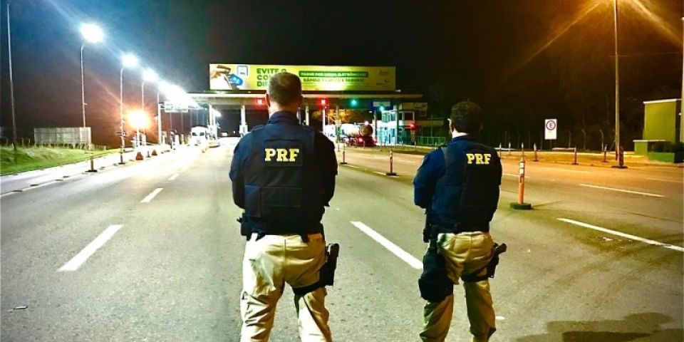 PRF prende dois homens durante Operação Tamoio II na BR-116 em Pelotas