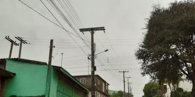 VÍDEOS: moradores enfrentam problemas com rede elétrica no bairro Ouro Verde em Camaquã