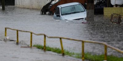  Chuva faz arroio transbordar em Porto Alegre