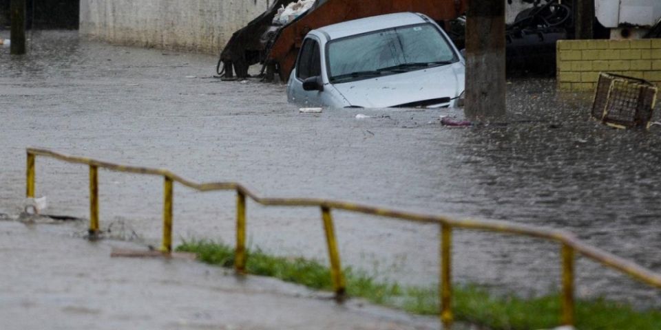  Chuva faz arroio transbordar em Porto Alegre