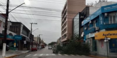 Defesa Civil aponta mais de mil pessoas atingidas pelos temporais de chuva e ventos no RS