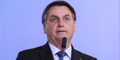 Bolsonaro diz que educação "está horrível" e que pode escolher novo ministro hoje