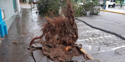 Ciclone deixa sul do Brasil e segue para oceano