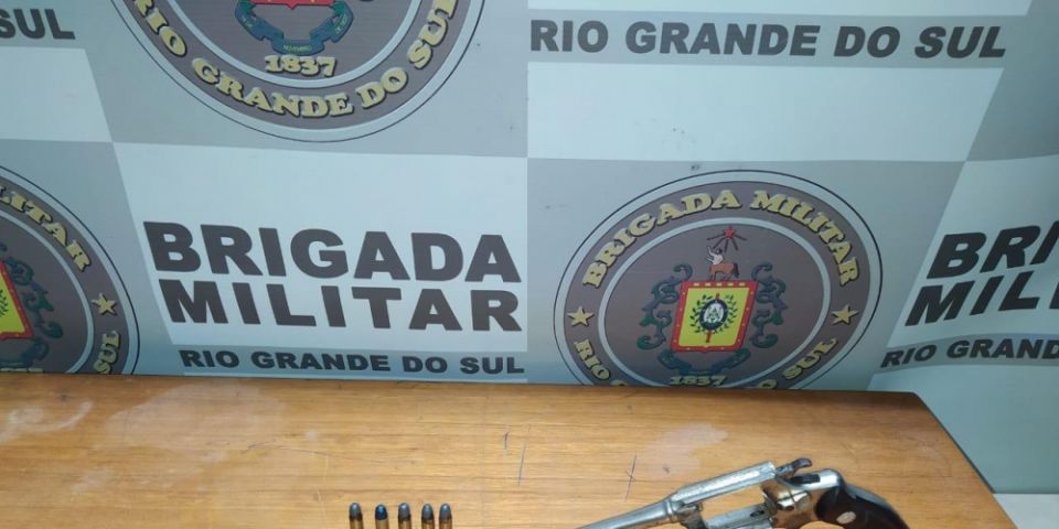 Homem é preso com arma e munições no bairro Getúlio Vargas em Camaquã