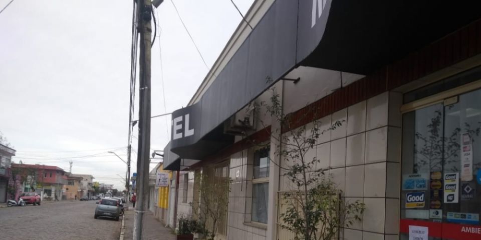 Comércio na bandeira vermelha poderá operar com tele-entrega, drive-thru e pegue-e-leve no RS