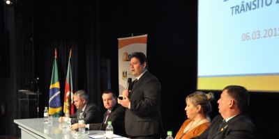 Detran/RS qualifica examinadores de trânsito e lança manual