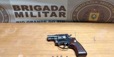 Jovem é preso com arma, carregador e munições em Camaquã