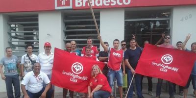 Greve dos vigilantes continua forte e muitos bancos não abrem em Camaquã nesta quarta