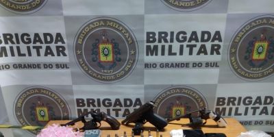 Brigada Militar prende dois homens por tráfico de drogas e porte ilegal de arma de fogo em Camaquã