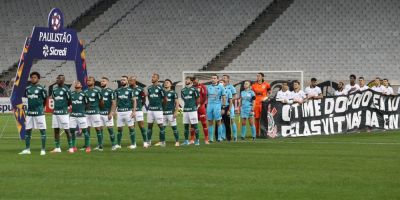 Em dérbi sem público, Corinthians bate Palmeiras em noite de Cássio