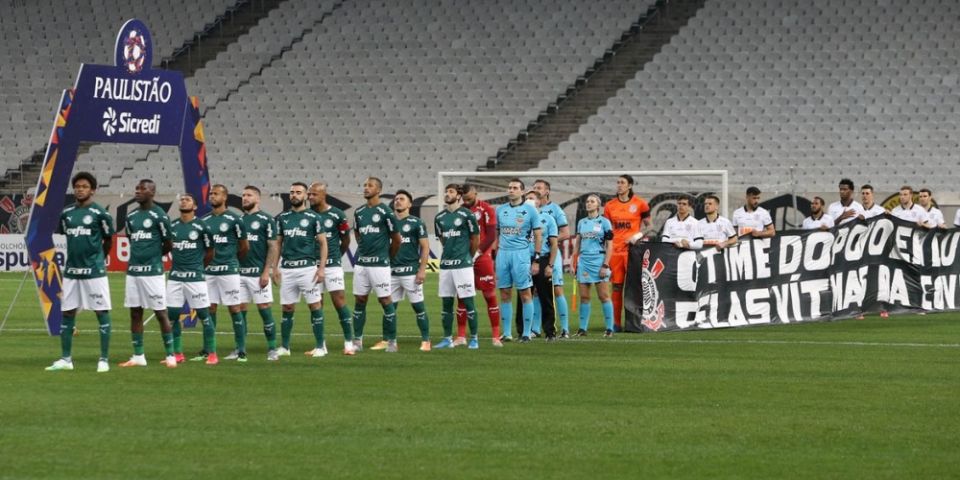 Em dérbi sem público, Corinthians bate Palmeiras em noite de Cássio