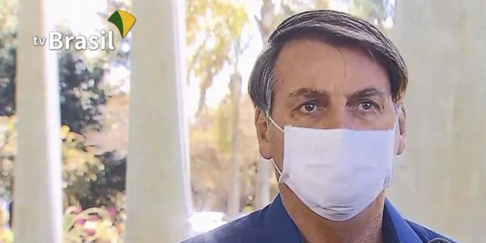 Bolsonaro diz que novo teste para covid-19 deu negativo