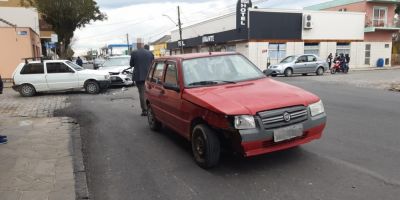 Três veículos se envolvem em acidente no centro de Camaquã