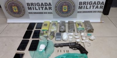 Menor de idade é apreendido com arma e quase 4 kg de drogas em Camaquã