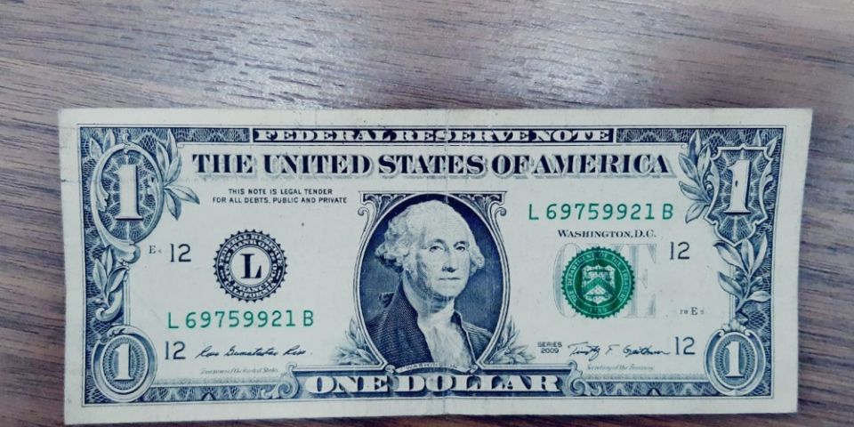 Dólar cai por primeira vez em cinco dias, mas fecha acima de R$ 5,40