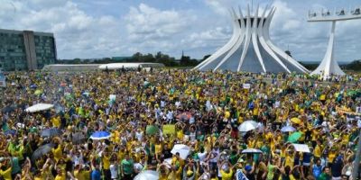Manifestações contra o governo Dilma e a corrupção movimenta milhares de pessoas em todo o país
