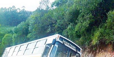 Alunos e motorista levam susto no interior de Mariana Pimentel