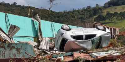 Tempestade em Santa Catarina afeta 26 cidades e deixa 830 desabrigados