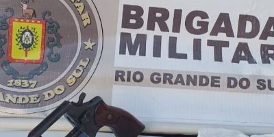 Homem é preso com revólver, munições e droga em Rio Grande