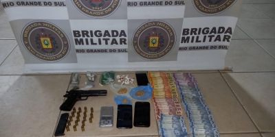 Força Tática da BM prende jovem por tráfico de drogas em Camaquã