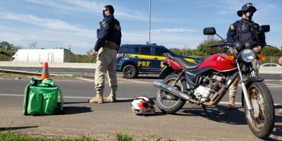 Homem é preso em moto com placa clonada na BR-116 em Camaquã 