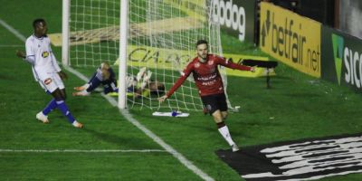 Brasil de Pelotas vence Cruzeiro e sai da zona do rebaixamento