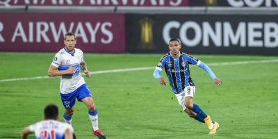 Perdido em campo, Grêmio leva 2 a 0 da Universidad Católica pela Libertadores