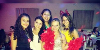 Parabéns Flabiellen Dambrowski de Azevedo pela passagem de seus 15 anos