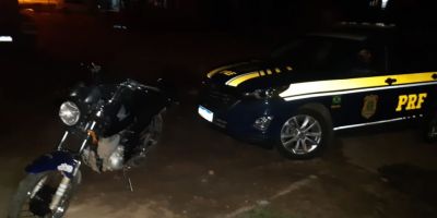 PRF apreende adolescente com moto clonada em Camaquã 